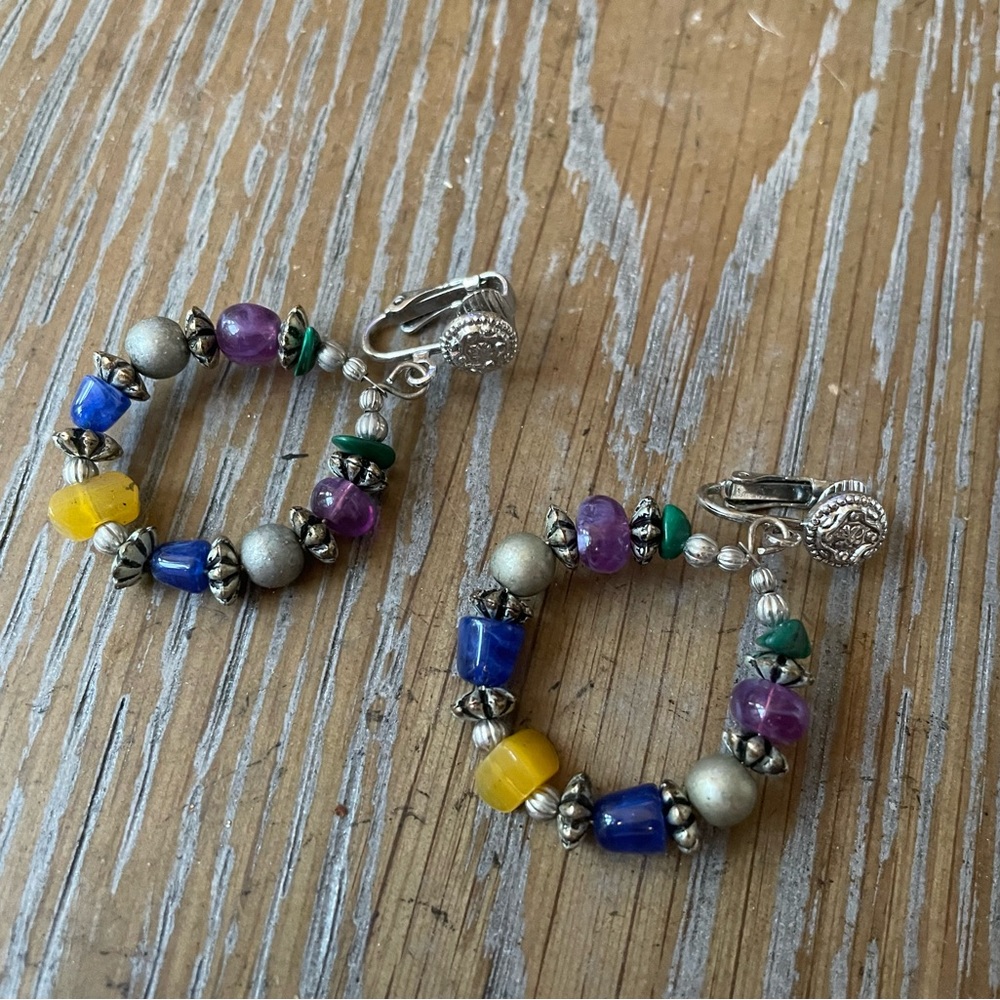 5 pairs of vintage clip on earrings - Picture 11 of 12